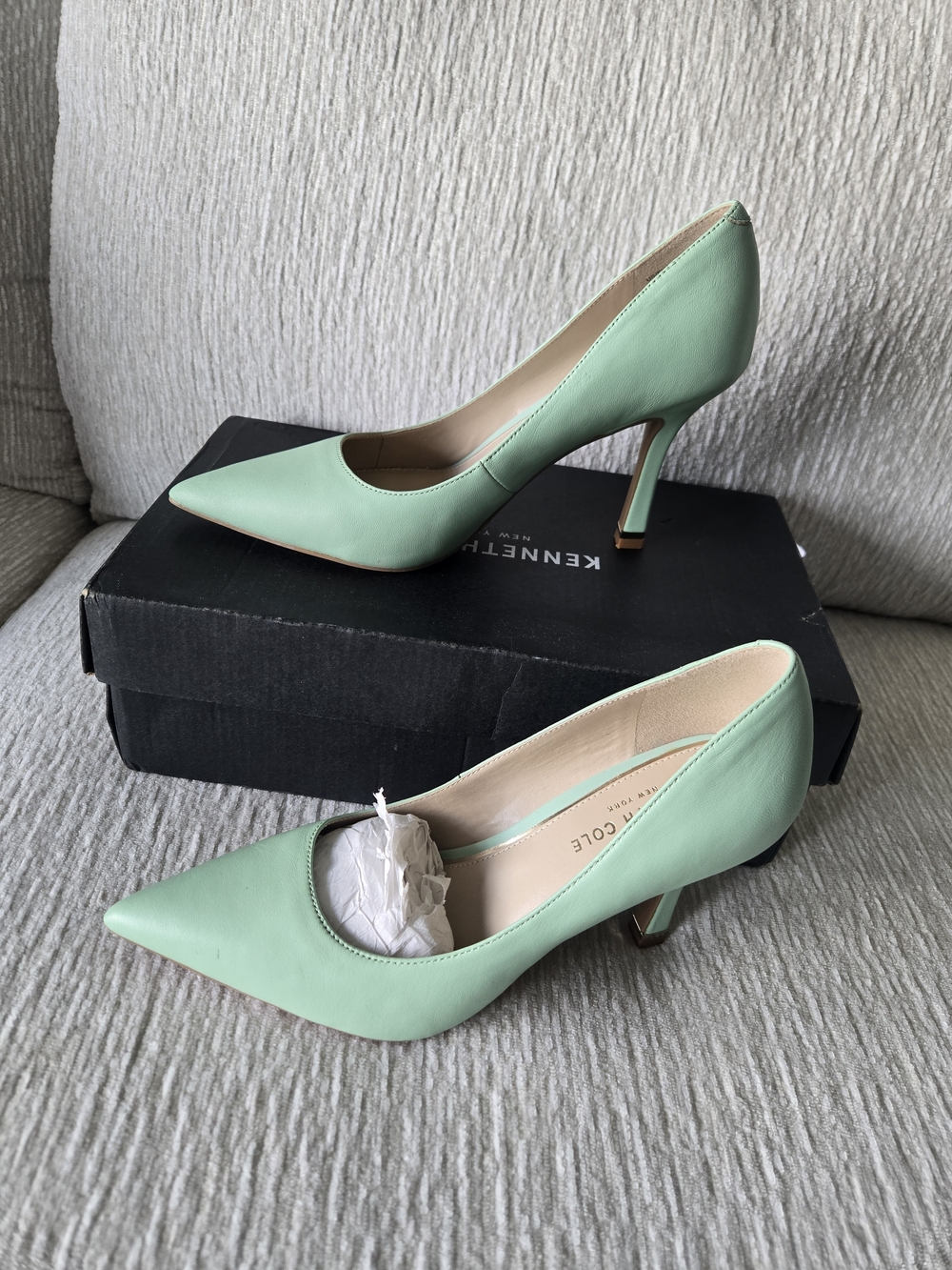 Kenneth Cole Mint Green Pointed-Toe Leather Heels
